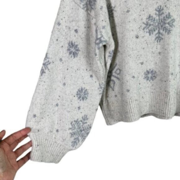 NWT Yet Again | Cream Gray Fleck & Blue Snowflake Sweater Size Medium - Picture 3 of 7